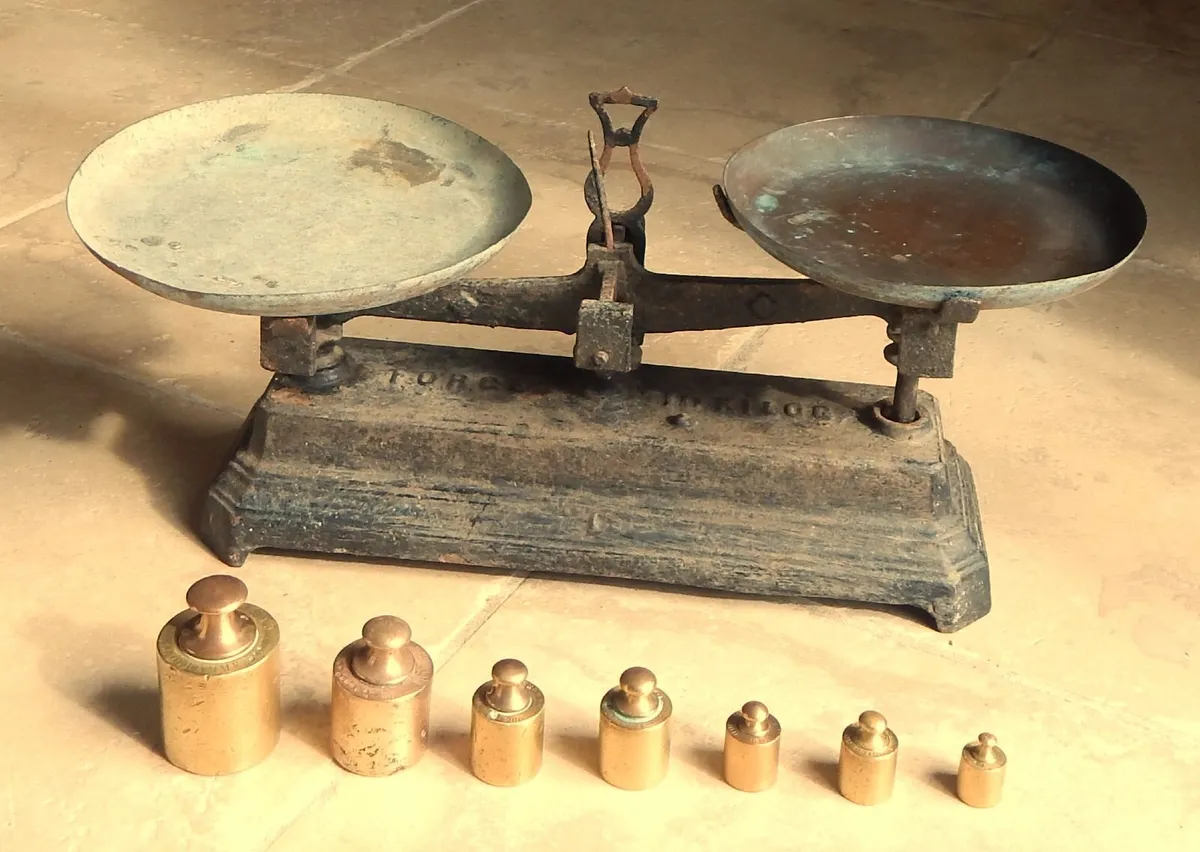 Antique French 10 Kilo Mercantile Balance Scale - Image 1
