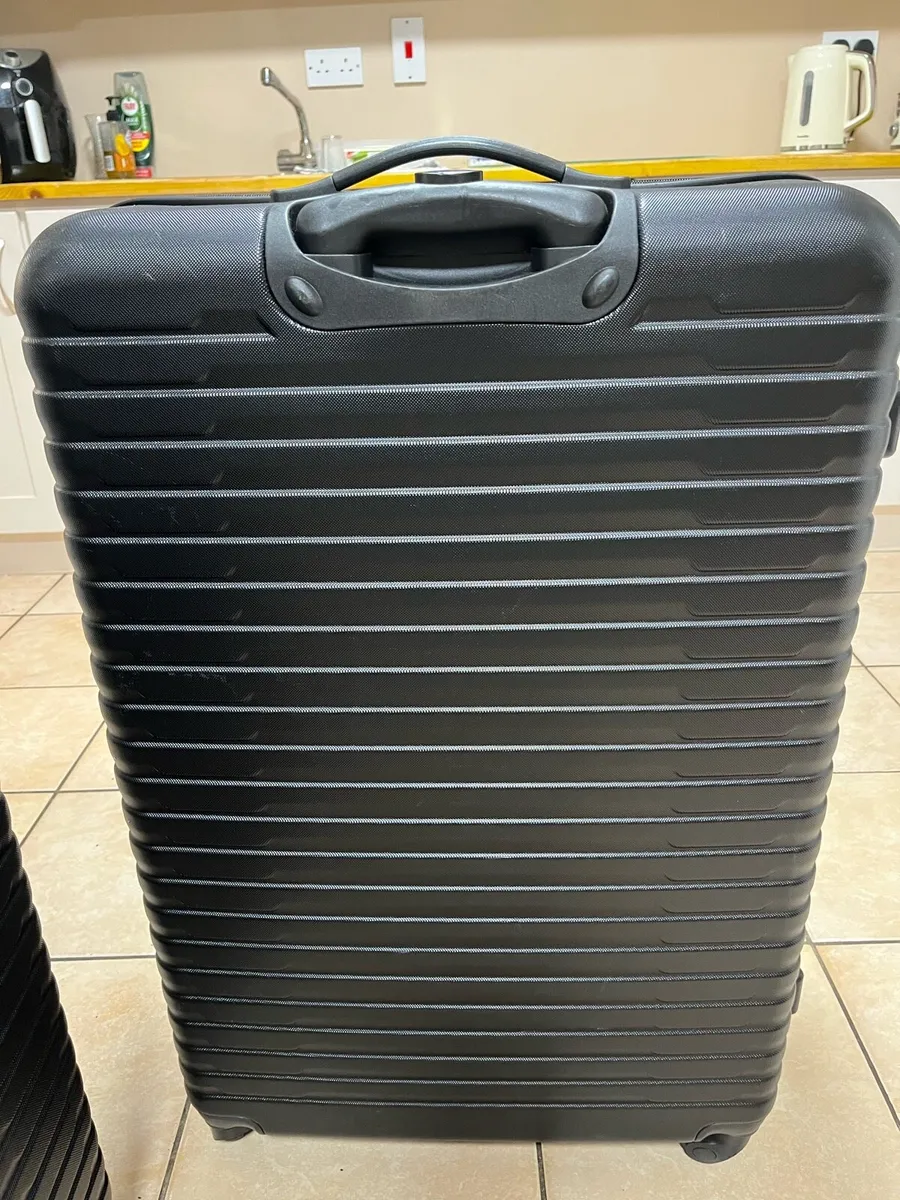 Extra large suitcases - Image 1