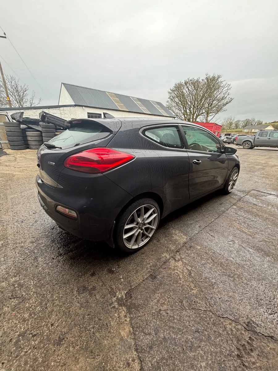2017 Kia Pro Ceed For Breaking - Image 4