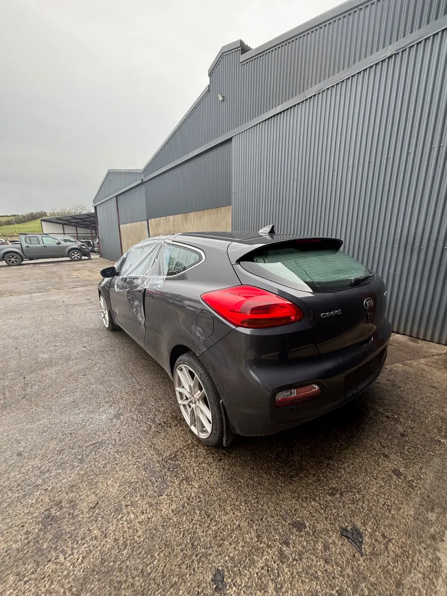 2017 Kia Pro Ceed For Breaking - Image 3