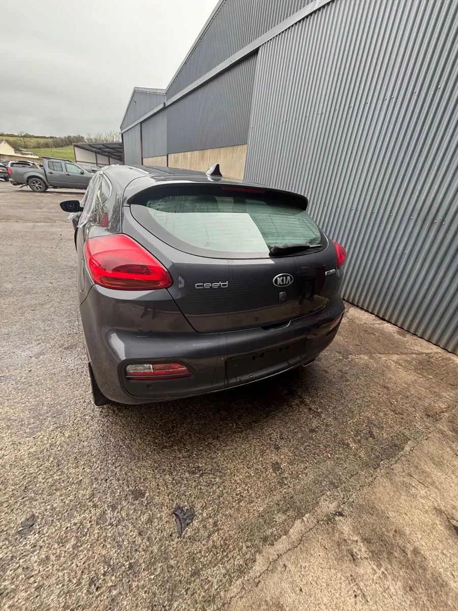 2017 Kia Pro Ceed For Breaking - Image 2