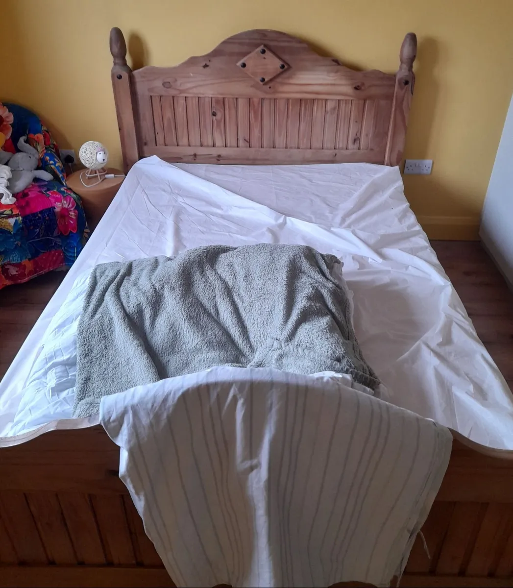Double bed - Image 1