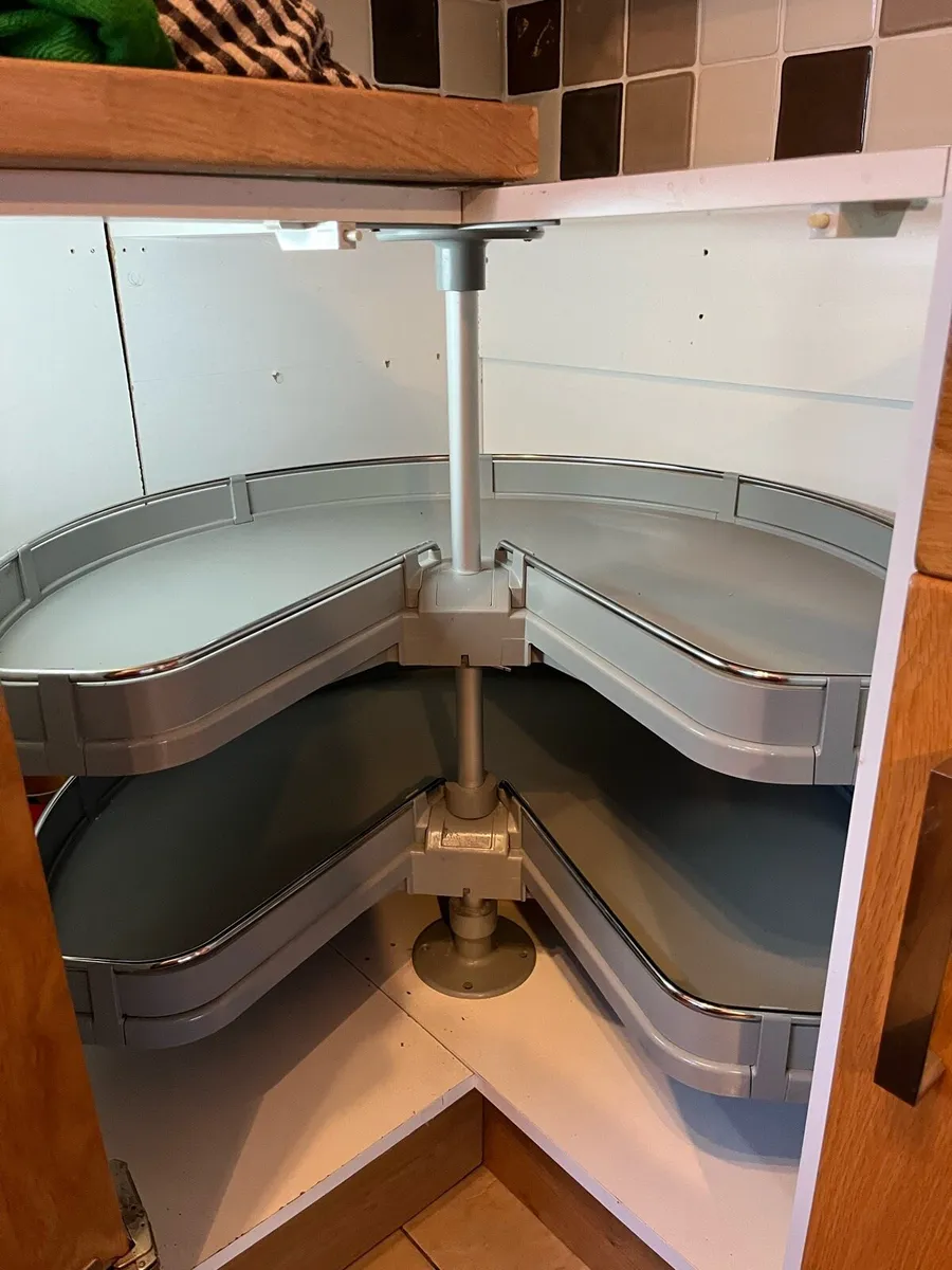 Swivel carousel - Image 1