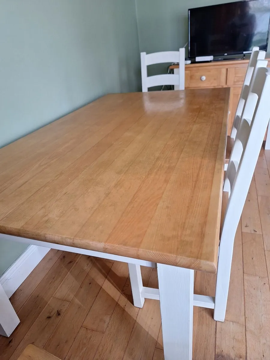 Dining table - Image 1