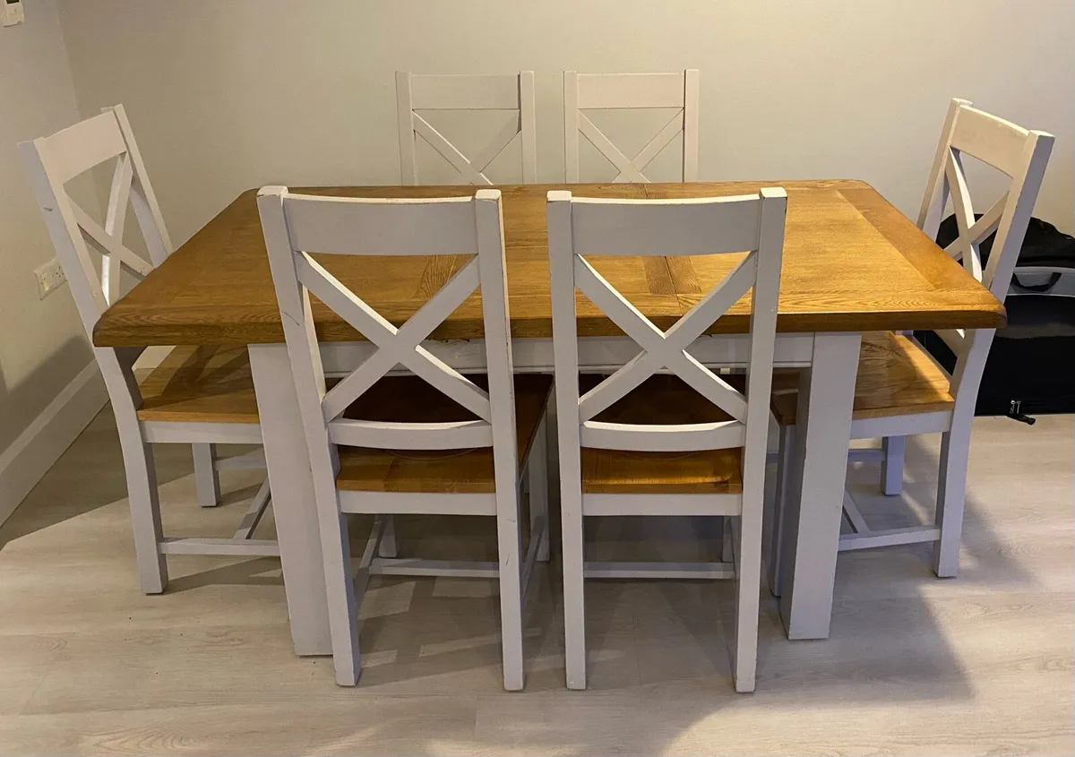 Extendable Kitchen table and 6 matching chairs - Image 2