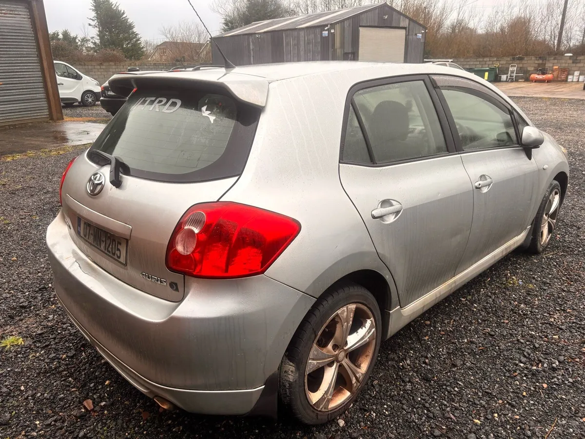 Toyota auris 1.4vvti for breaking - Image 1