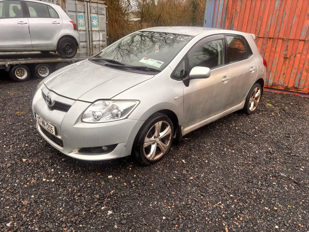 Toyota auris 1.4vvti for breaking - Image 3