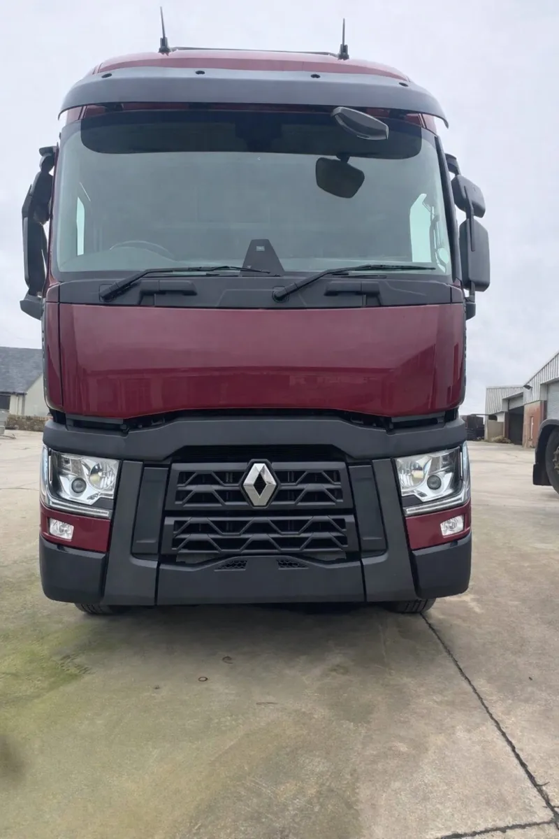 Renault 2021 T460 damage repairable start and driv - Image 2