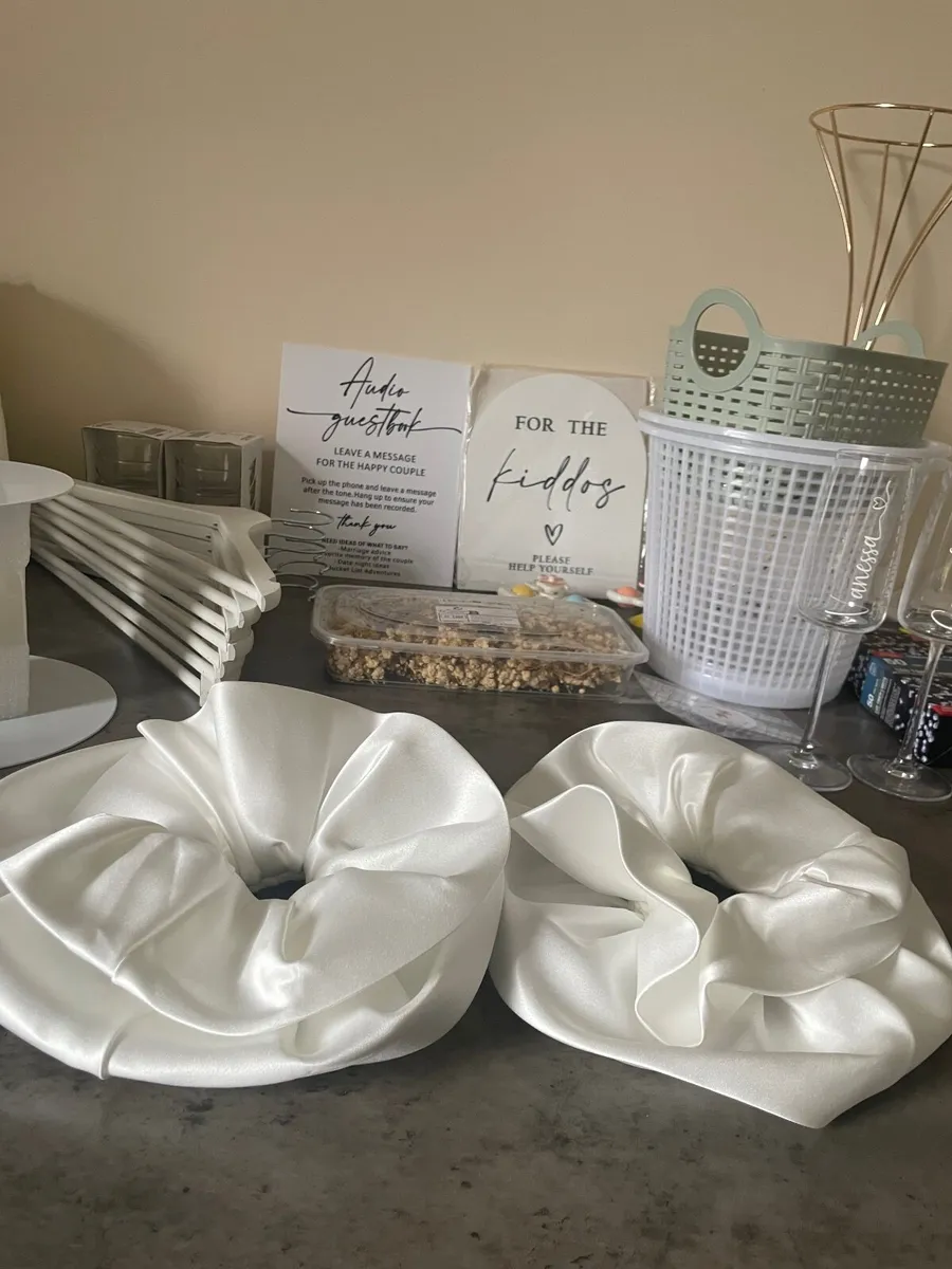 Large selection of wedding items- all for €40 - Image 4