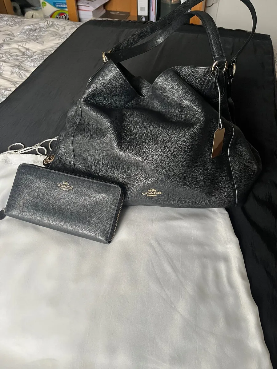 Coach pebbled leather Handbag and matching wallet - Image 1