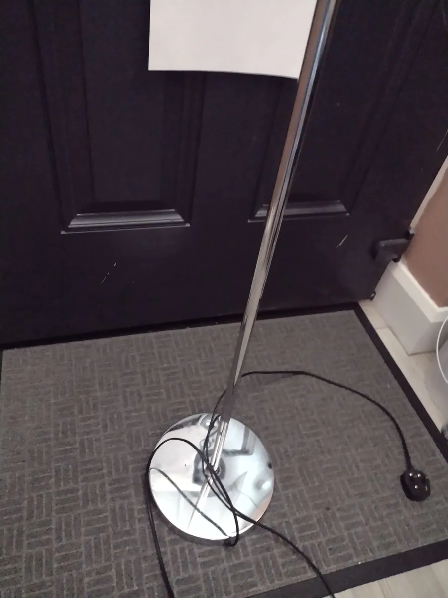 Heavy floor standing chrome lamp - Image 3