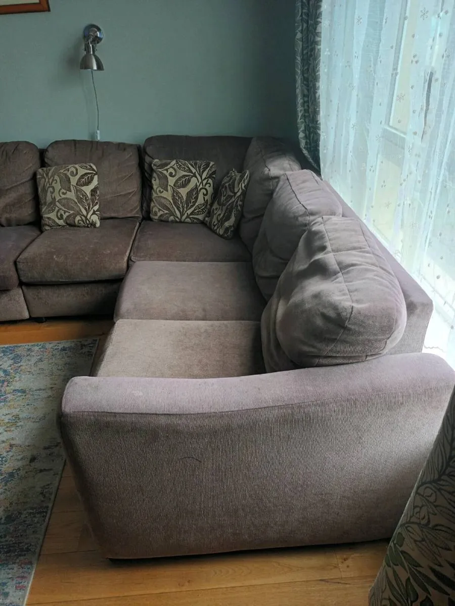 Corner piece sofa - Image 1