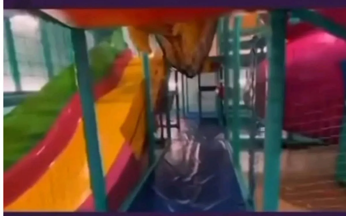 Play frame - Image 1