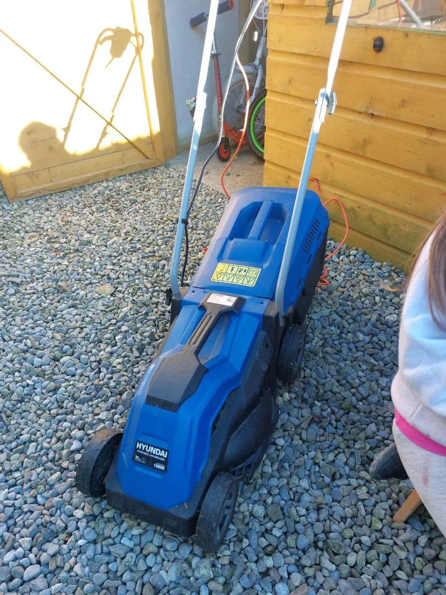 Hyundai Electric lawnmower - Image 2