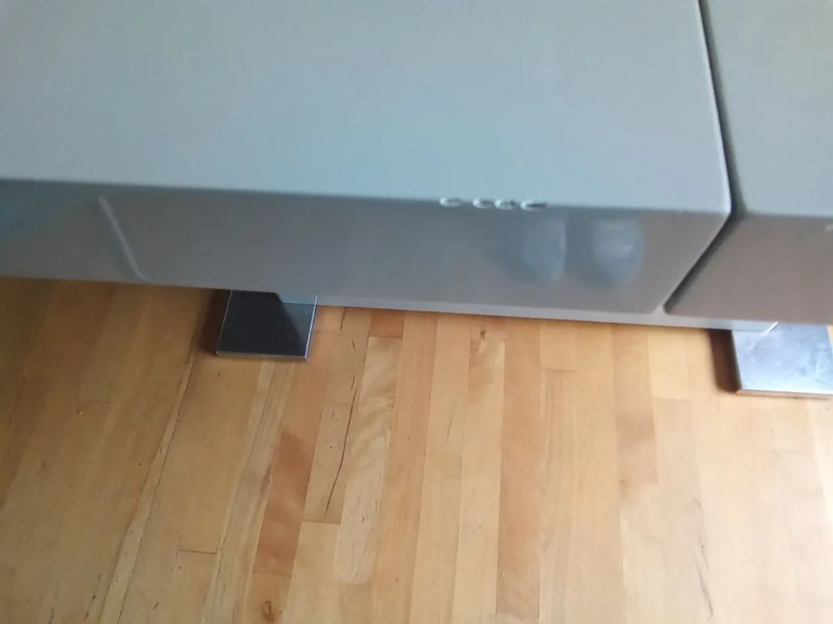 Dining table - Image 2