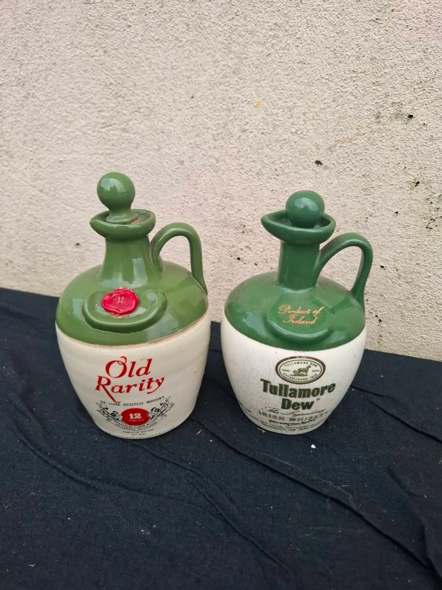 Lot of 2 whiskey bottles