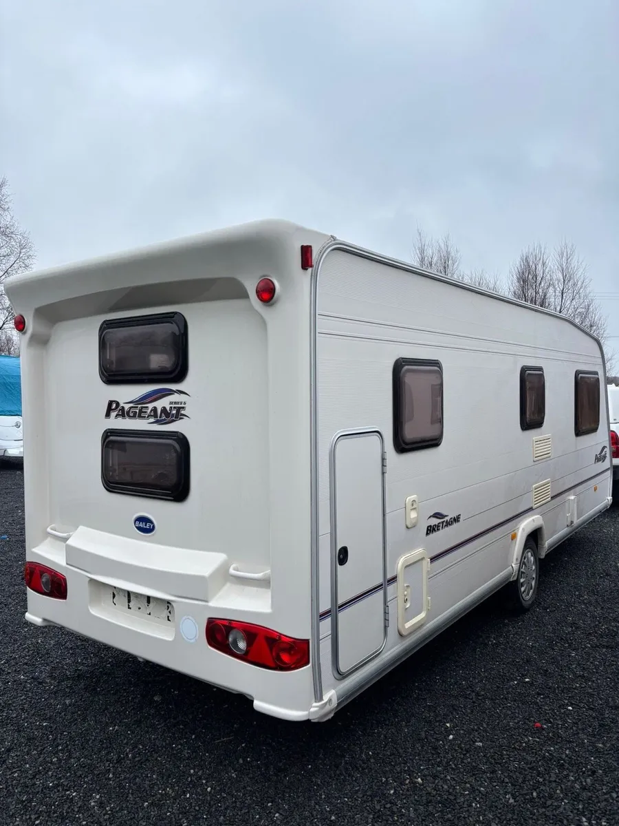 Bailey Pageant 6 Berth Fixed Bunkbed Caravan - Image 4