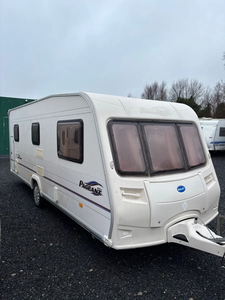 Bailey Pageant 6 Berth Fixed Bunkbed Caravan - Image 2
