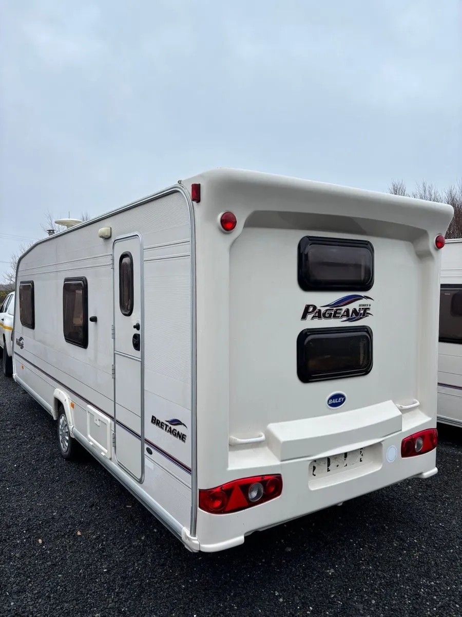 Bailey Pageant 6 Berth Fixed Bunkbed Caravan - Image 3