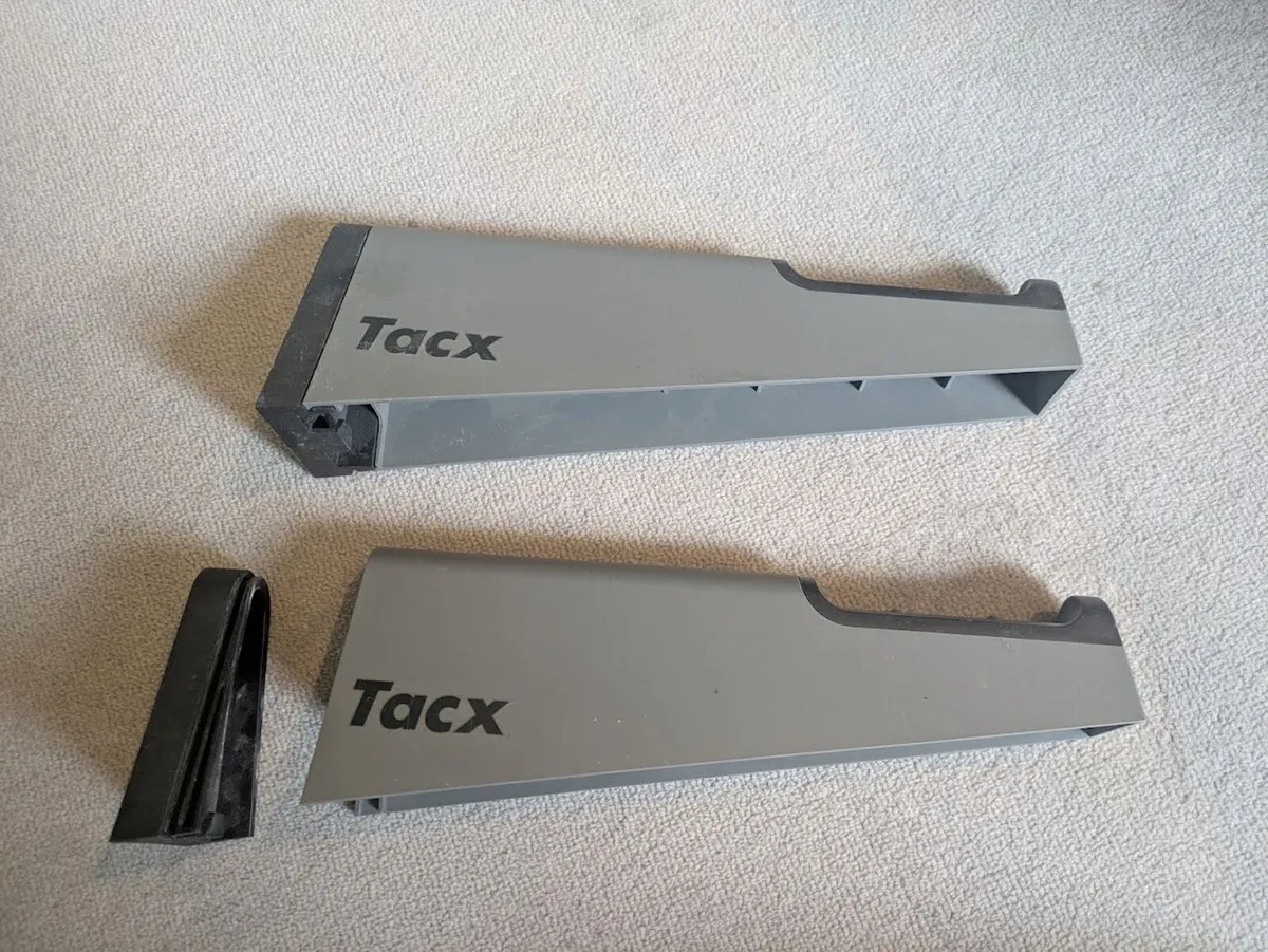 Tacx Gem Bike wall bracket - Image 1