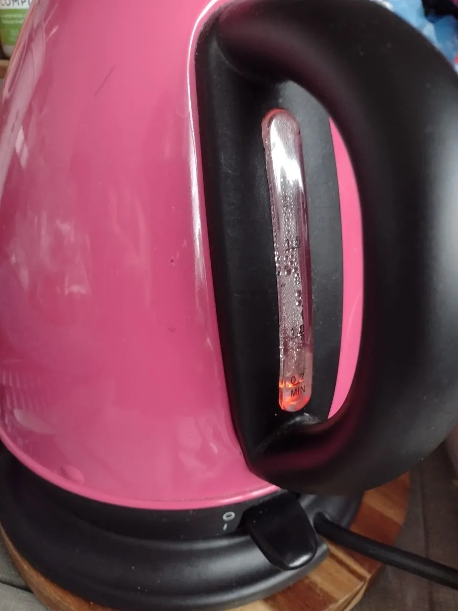 Dark pink cordless kettle - Image 2