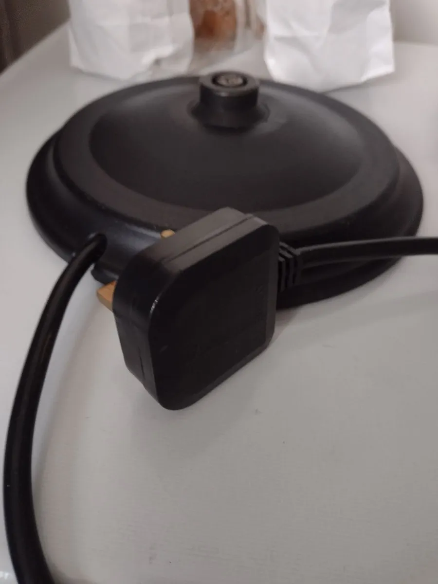 Dark pink cordless kettle - Image 3