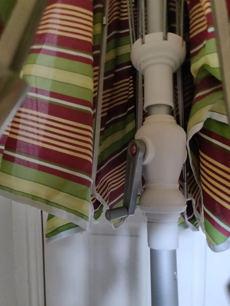 Large parasol with raise handle-New/never used - Image 2