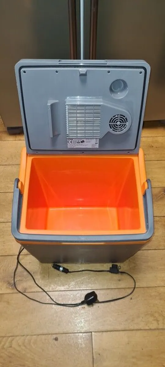 Mini Fridge/Heater - Image 2