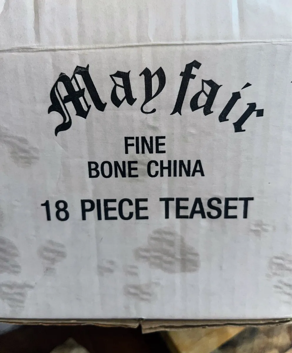 Vintage 18 piece Mayfair tea set in original box - Image 1