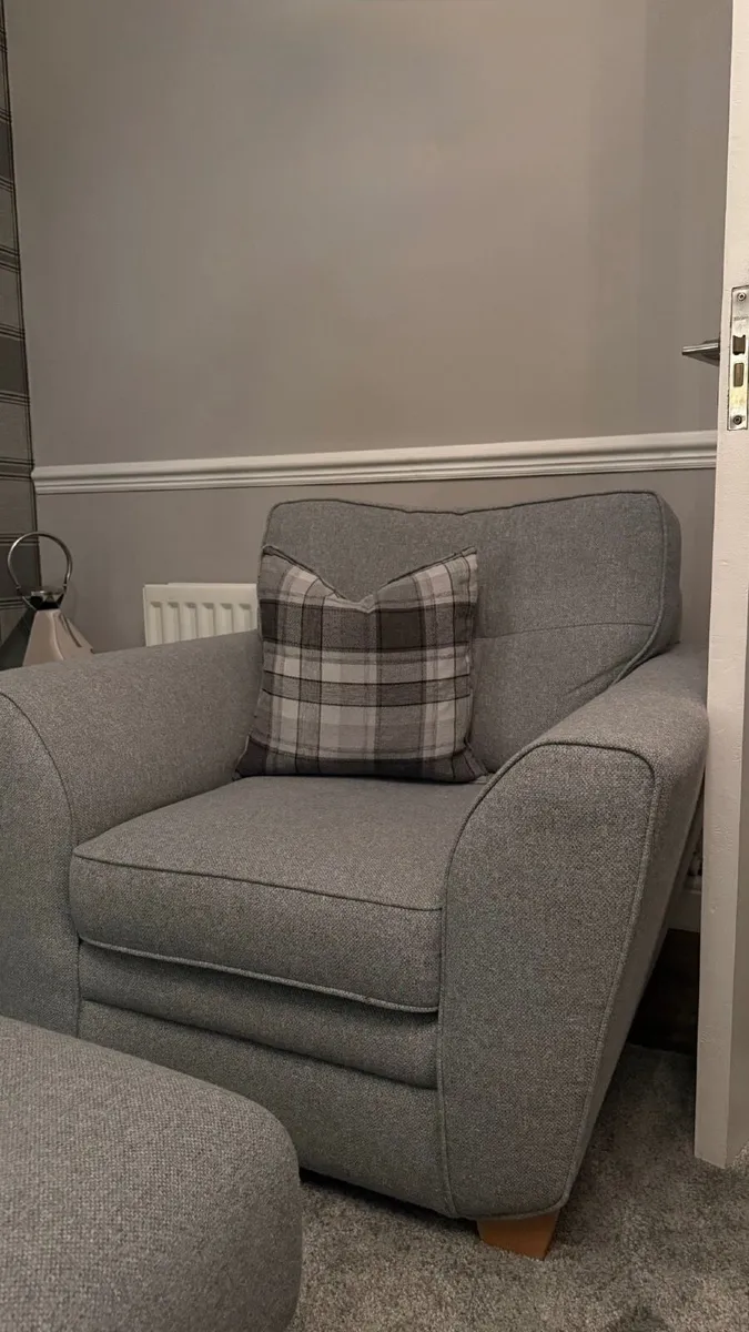 Sofa, armchairs and ottoman plus free rug - Image 2