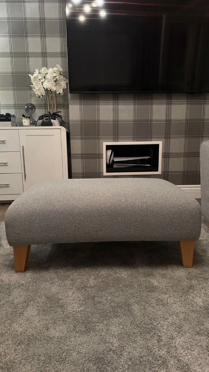 Sofa, armchairs and ottoman plus free rug - Image 1