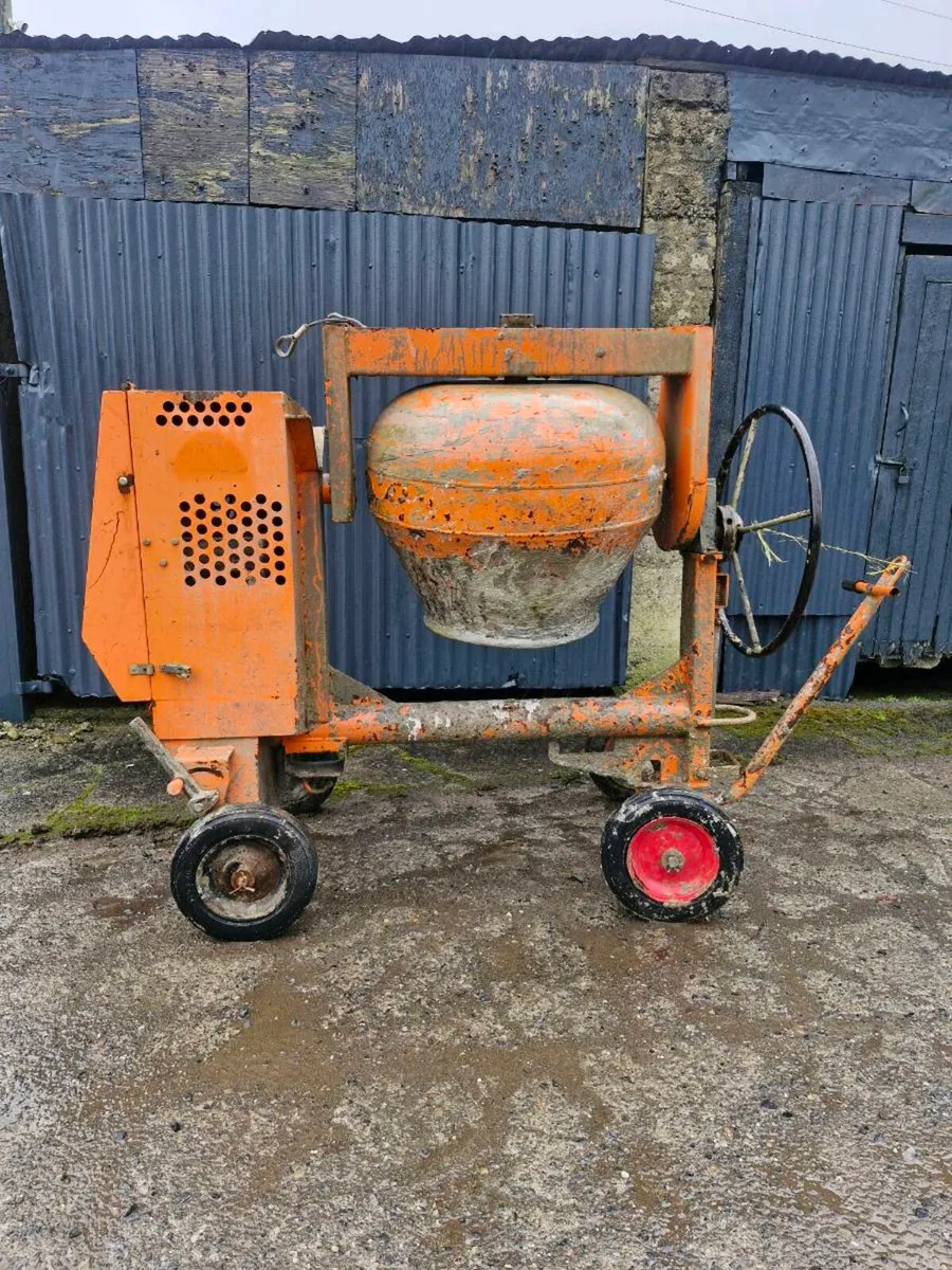 Cement mixer - Image 1