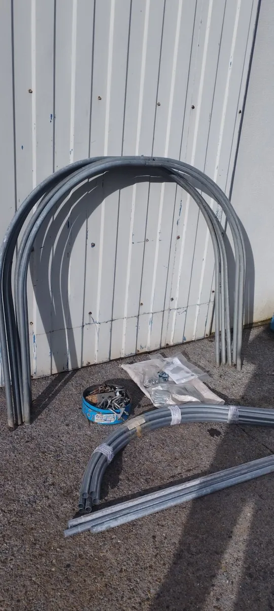 Mini polytunnel hoops. - Image 1