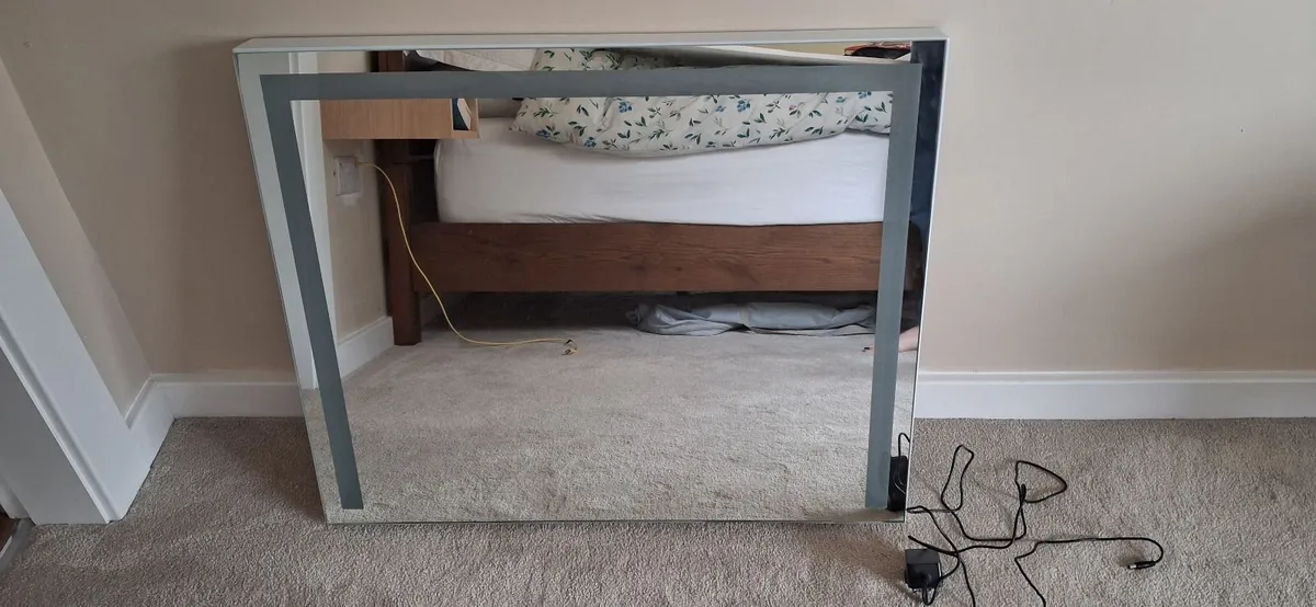 Make-Up Mirror - Image 2