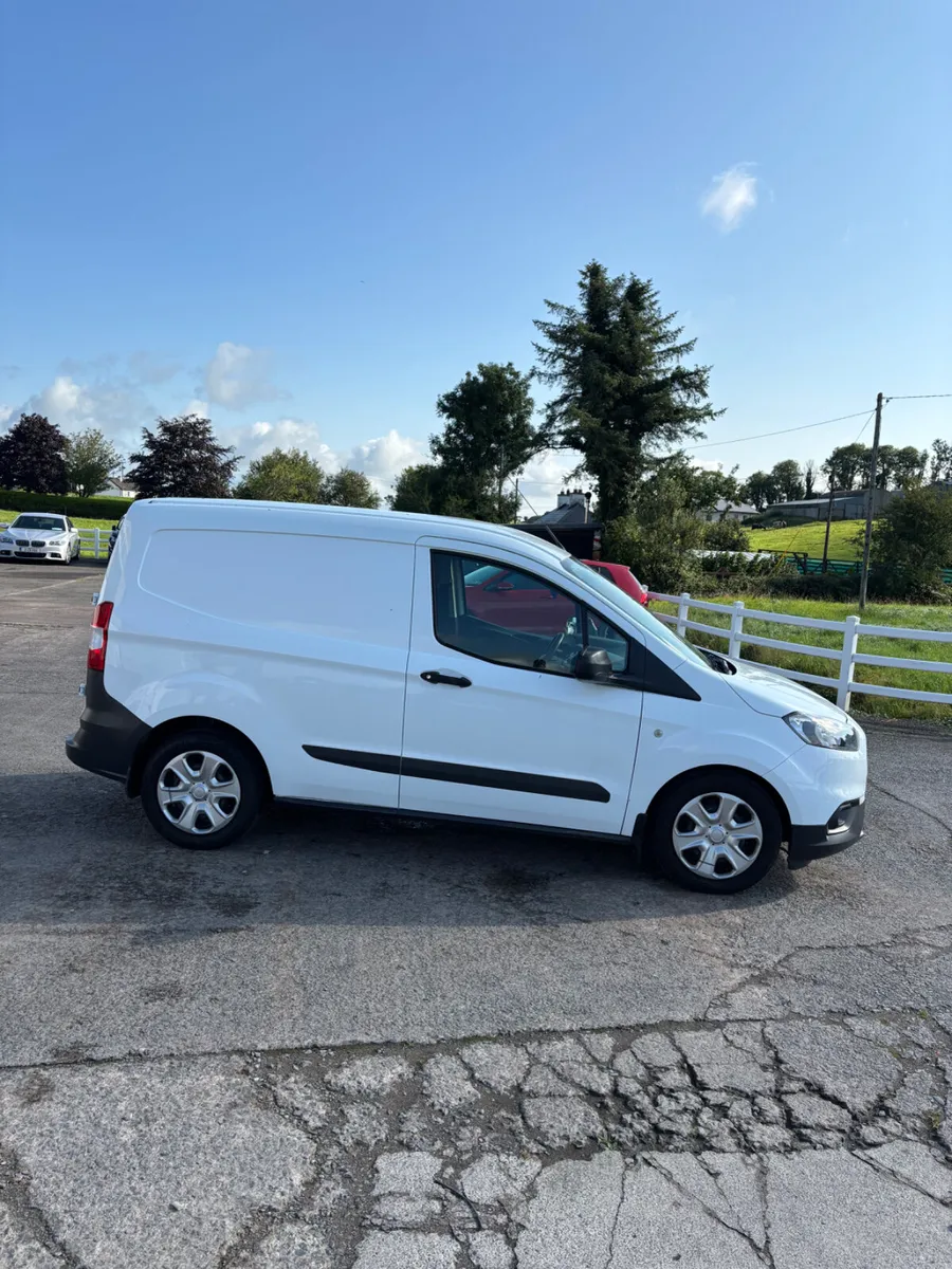 Ford Transit Courier 2023 - Image 3