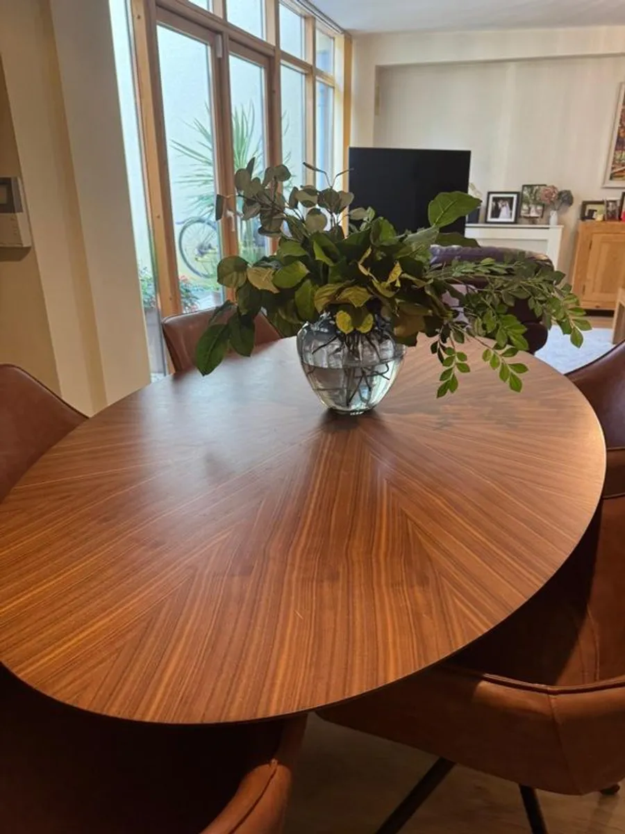 Dining table - Image 2