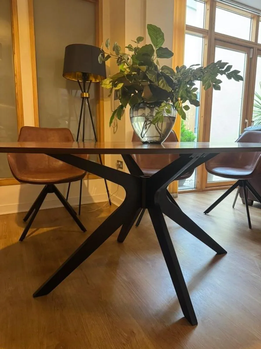 Dining table - Image 3