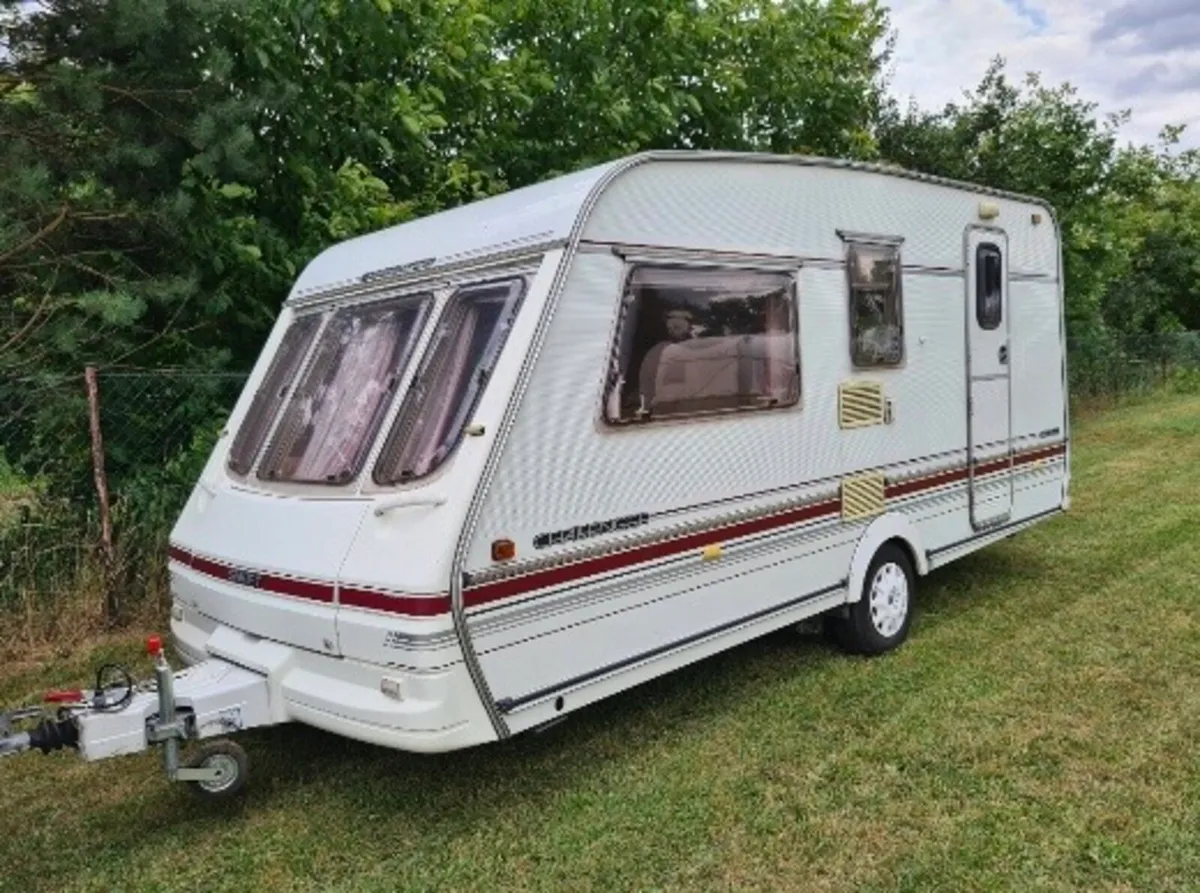 2001 4 berth Swift challenger caravan for sale. - Image 1