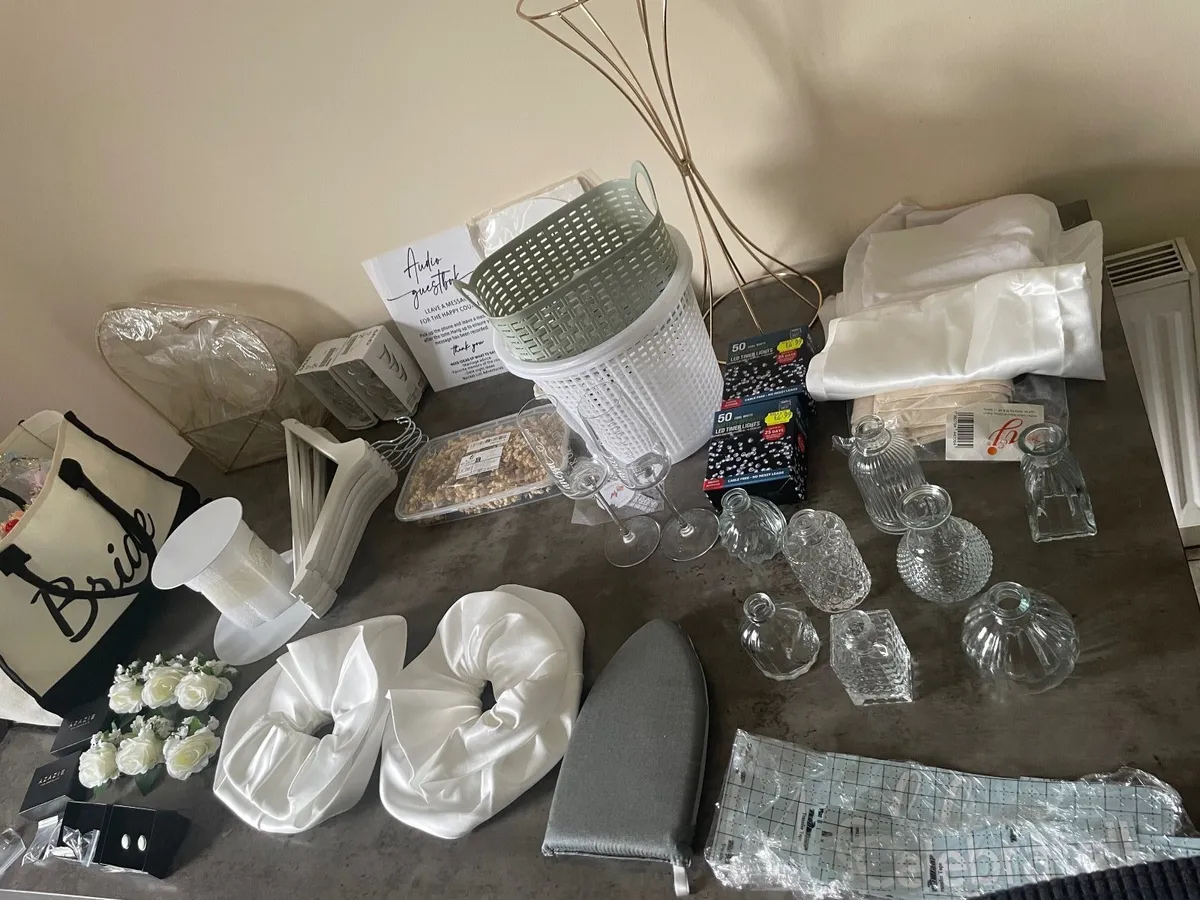 Large selection of wedding items- all for €40 - Image 2