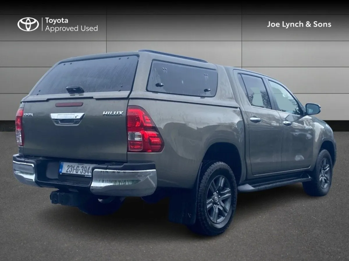 Toyota Hilux 2.8 SR5 DOUBLE CAB 4DR - Image 2