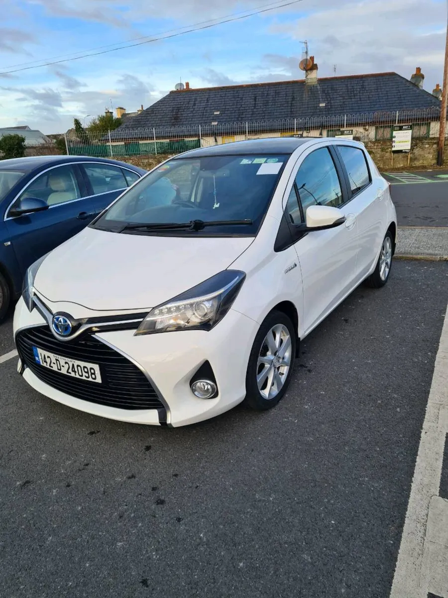 Toyota yaris hybrid luxury - Image 1
