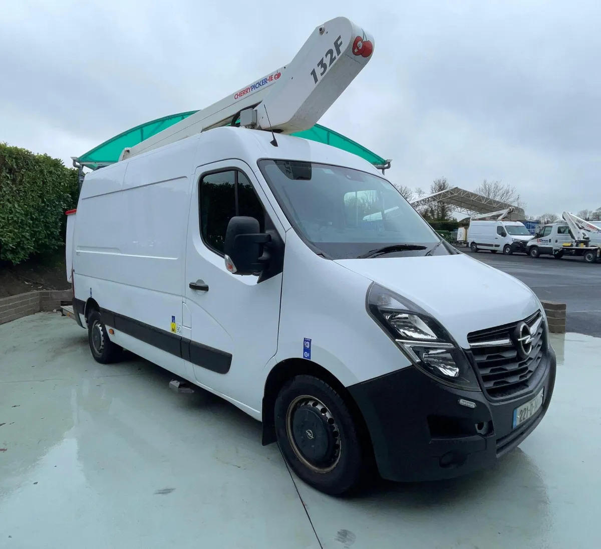 2022 Used Van Mounted Hoists Cherry Picker - Image 3