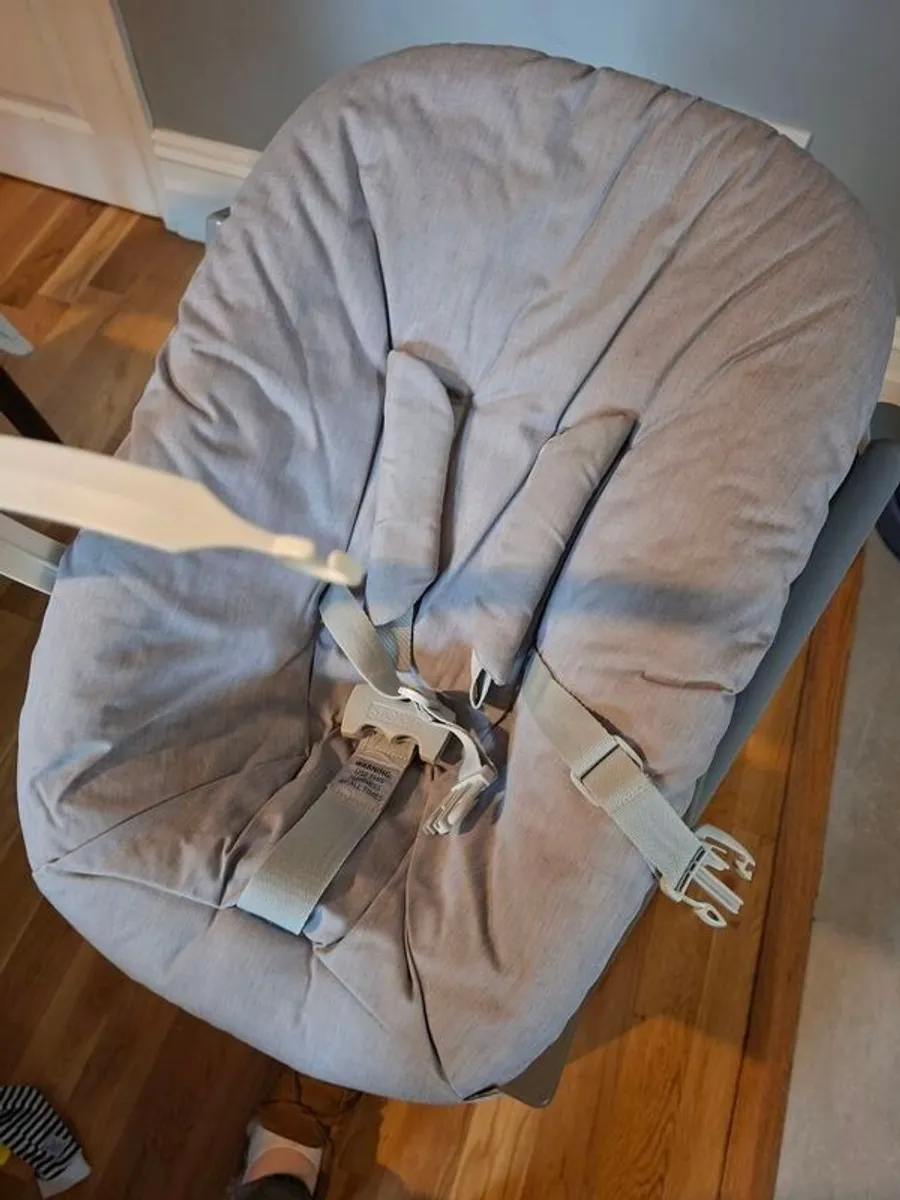 Stokke Tripp trapp newborn seat with toy hanger - Image 1