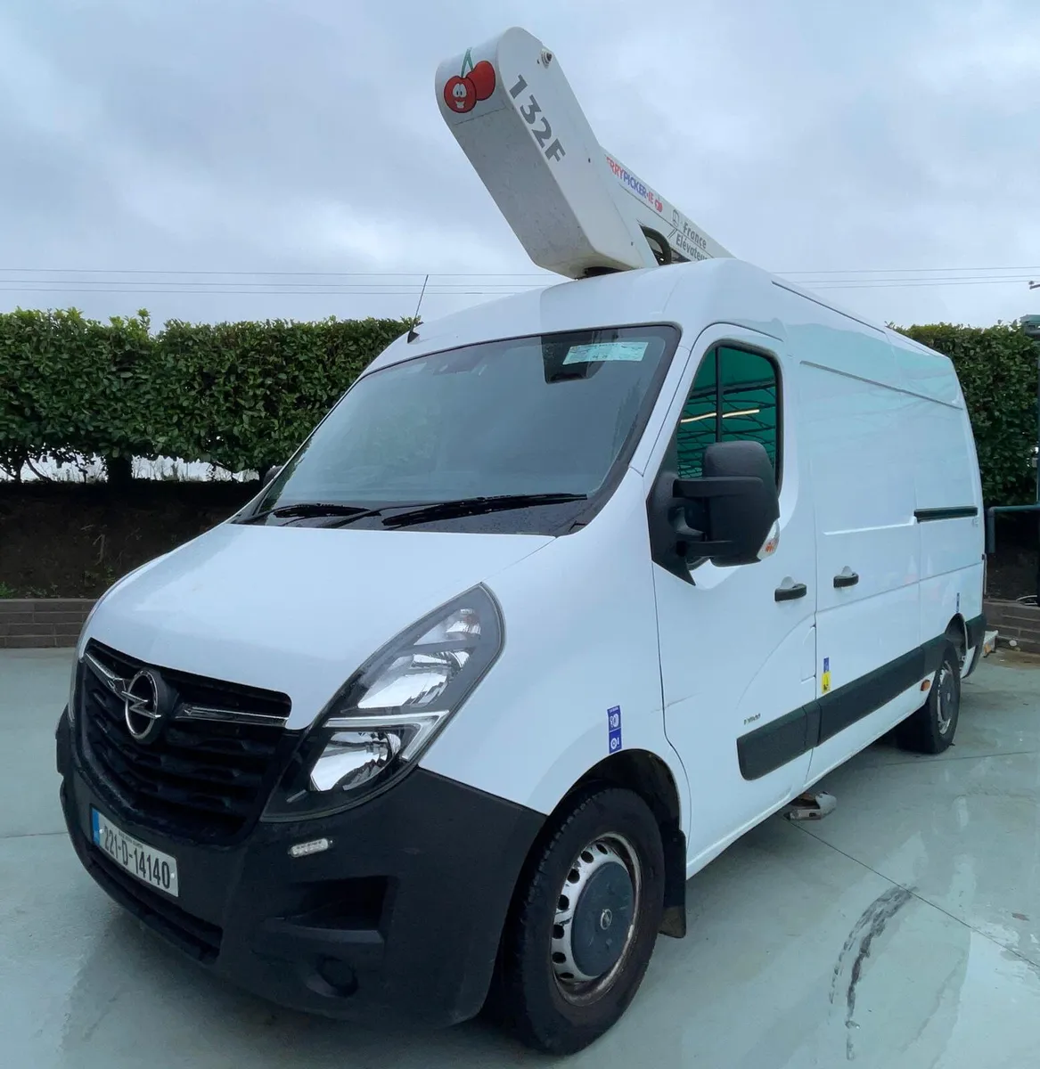 2022 Used Van Mounted Hoists Cherry Picker - Image 4