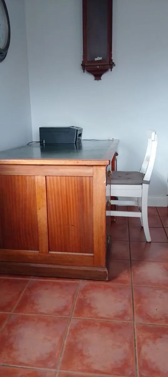 Antique desk - Image 2