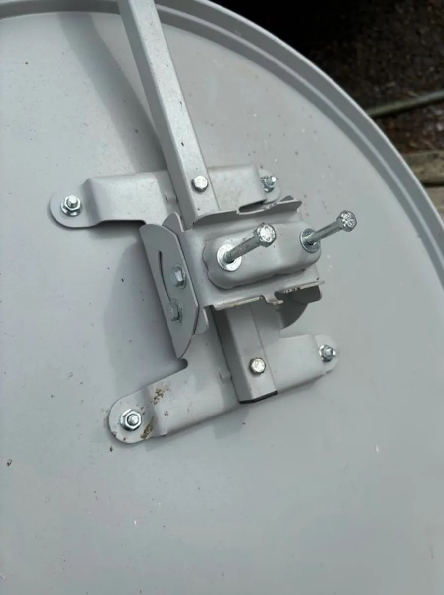 Satellite dish - Image 3