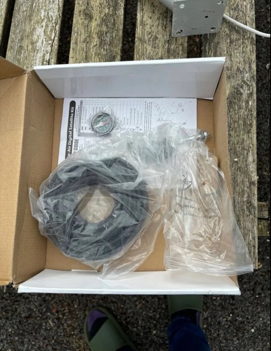 Satellite dish - Image 4