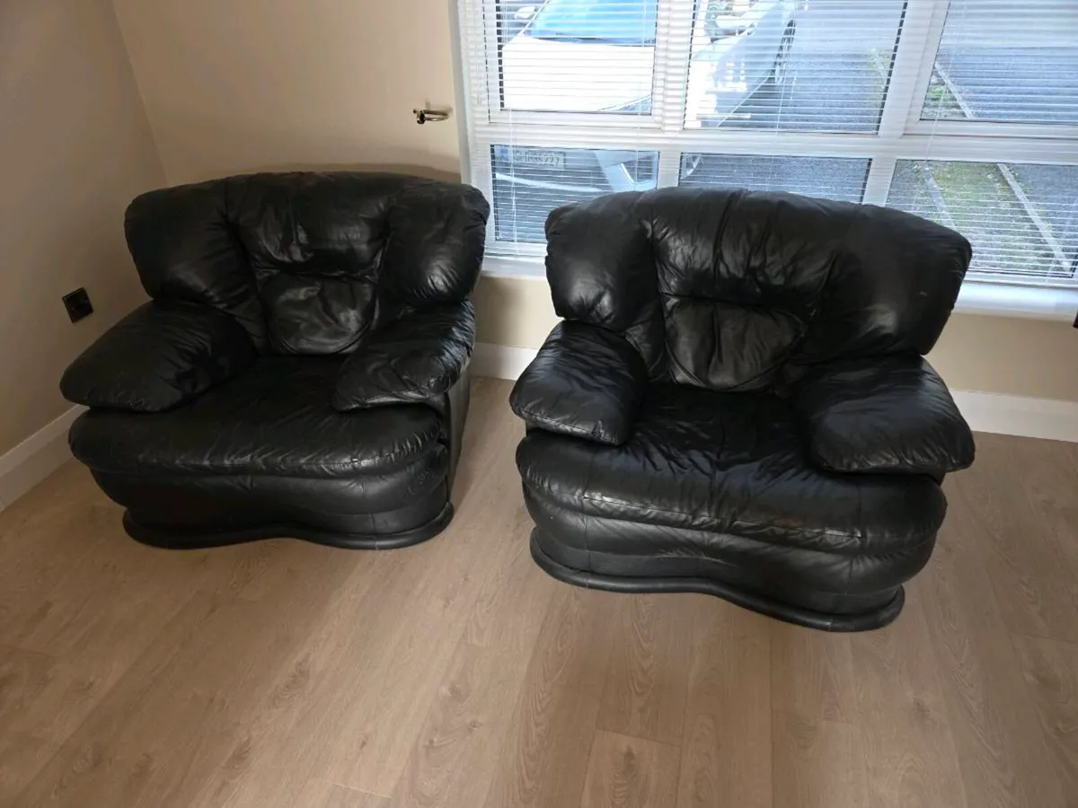 Black leather couch - Image 3