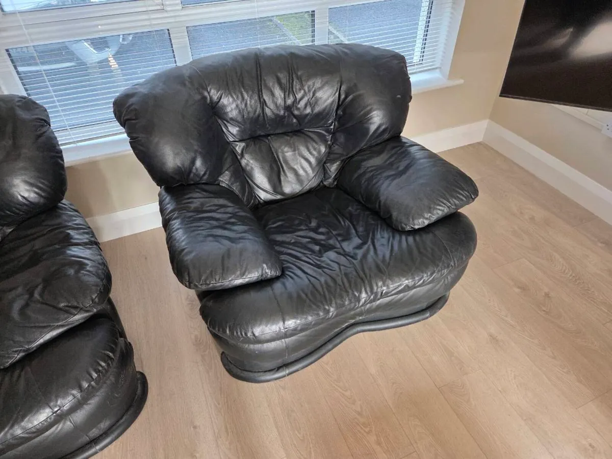 Black leather couch - Image 4