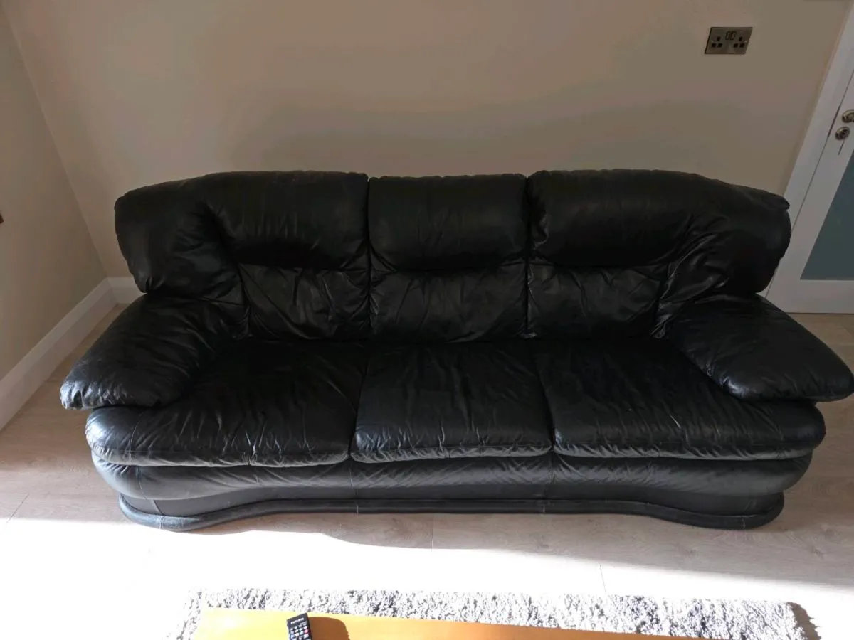 Black leather couch - Image 1